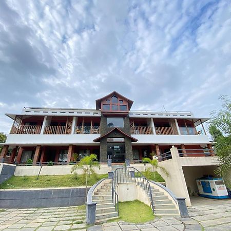 The Lavender Resort Waynad Vaduvanchal Exteriör bild